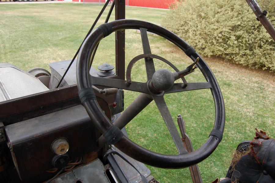 Панель приборов Peerless Model 19 7-Passenger Touring Car 1909 года  (фото 9 из 12)